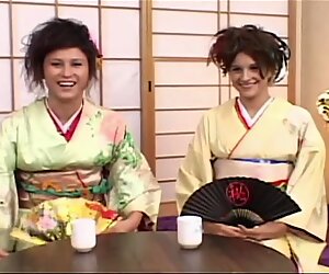 Hot gruppesex med rampete japanske babes Sakura Scott & sayuri