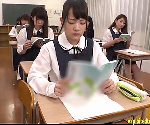 Abe mikako får massivt sædfantasier ansikt i klasserommet kontinuerlige cumshots fantastisk jav-scene