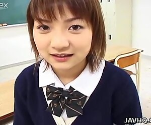 Lubben face skole jenter tsukushi saotome gir et kort intervju på kamera